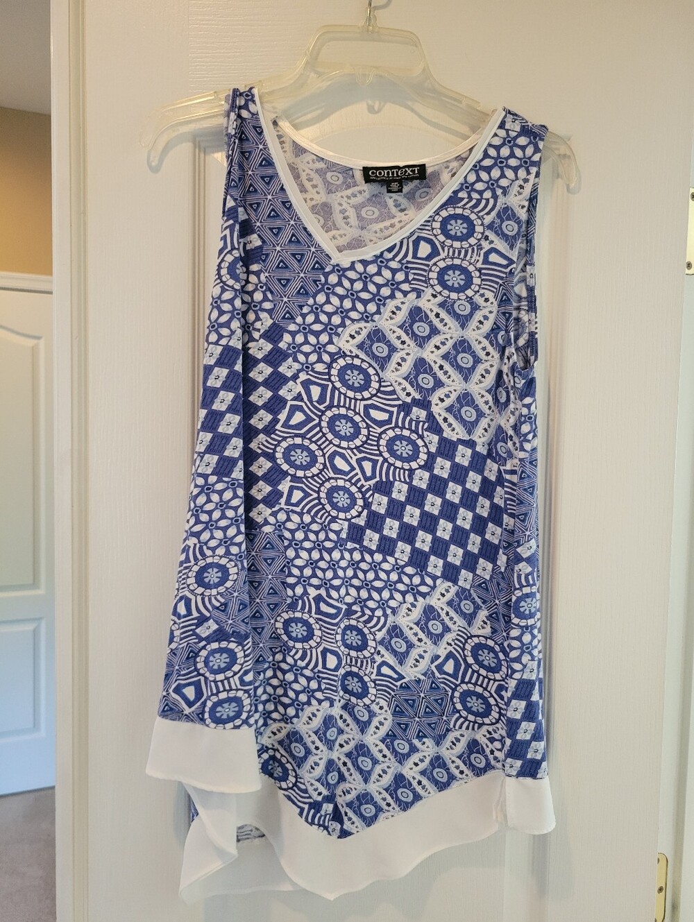 Context Lord & Taylor Women Medium Tank Top Blue White Geometric Mosaic Tunic M